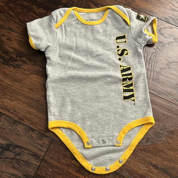 Set of 2 US Army onesies - Picture 5 of 7